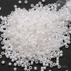 TOHO Treasures 11/0 непрозрачный радужный, белый (#401)