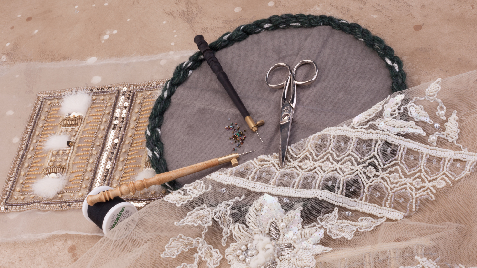 Палетка для вышивки: двусторонний органайзер для творчества