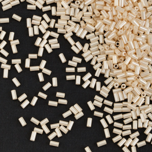 Бисер TOHO Bugle стеклярус 3 мм – Непрозрачный глянцевый (#123), 10 г