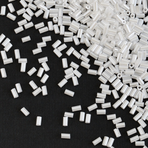 Бисер TOHO Bugle стеклярус 3 мм – Непрозрачный глянцевый (#121), 10 г