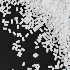 Бисер TOHO Bugle стеклярус 3 мм – Непрозрачный (#41), 10 г