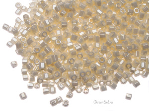 TOHO шестиугольный 11/0 (#122) TOHO шестиугольный 11/0 (#122)