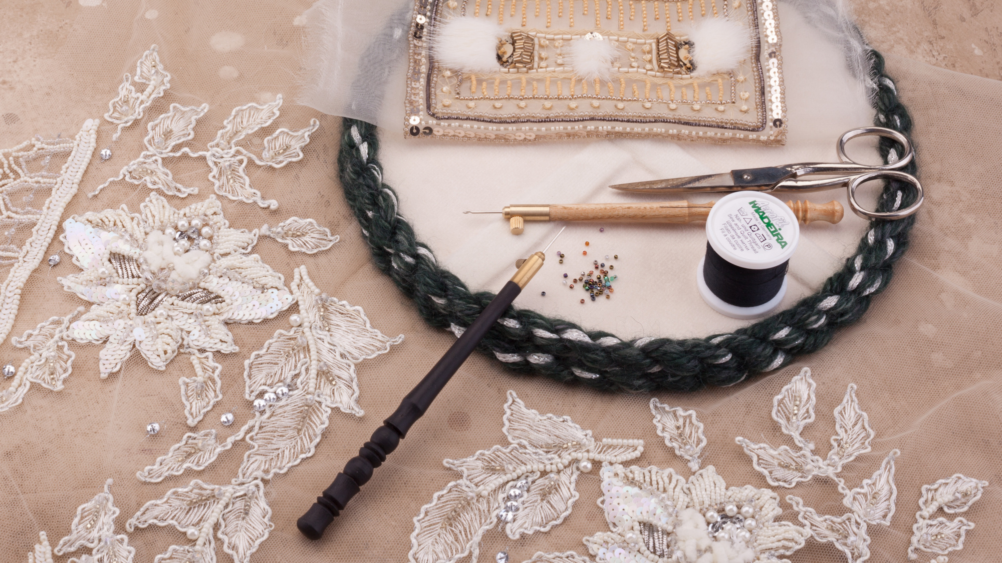 Палетка для вышивки: двусторонний органайзер для творчества