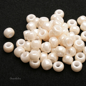 TOHO Round 3/0 непрозрачный глянцевый (#123)