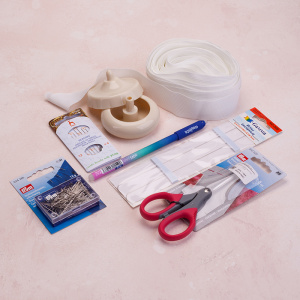 Набор необходимых инструментов для начинающего мастера по вышивке