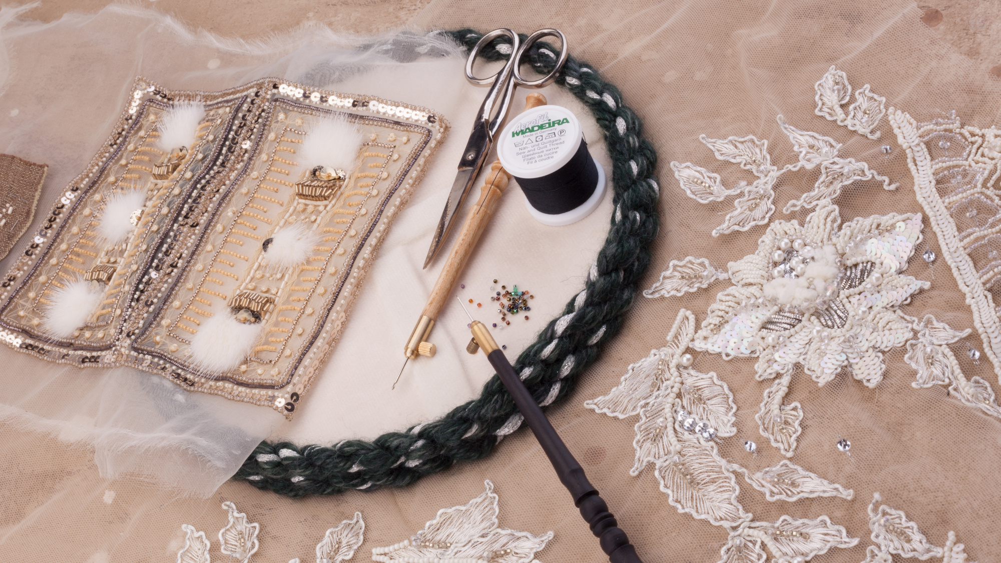 Палетка для вышивки: двусторонний органайзер для творчества