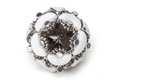 Бесплатная PDF инструкция: оплетение риволи и кабошонов бусинами Arcos®, Minos® и Kheops® par Puca®