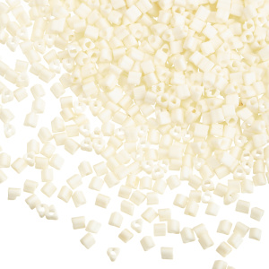 TOHO Треуг. 11/0 матовый непрозрачный, пастель, скорлупа (#762)